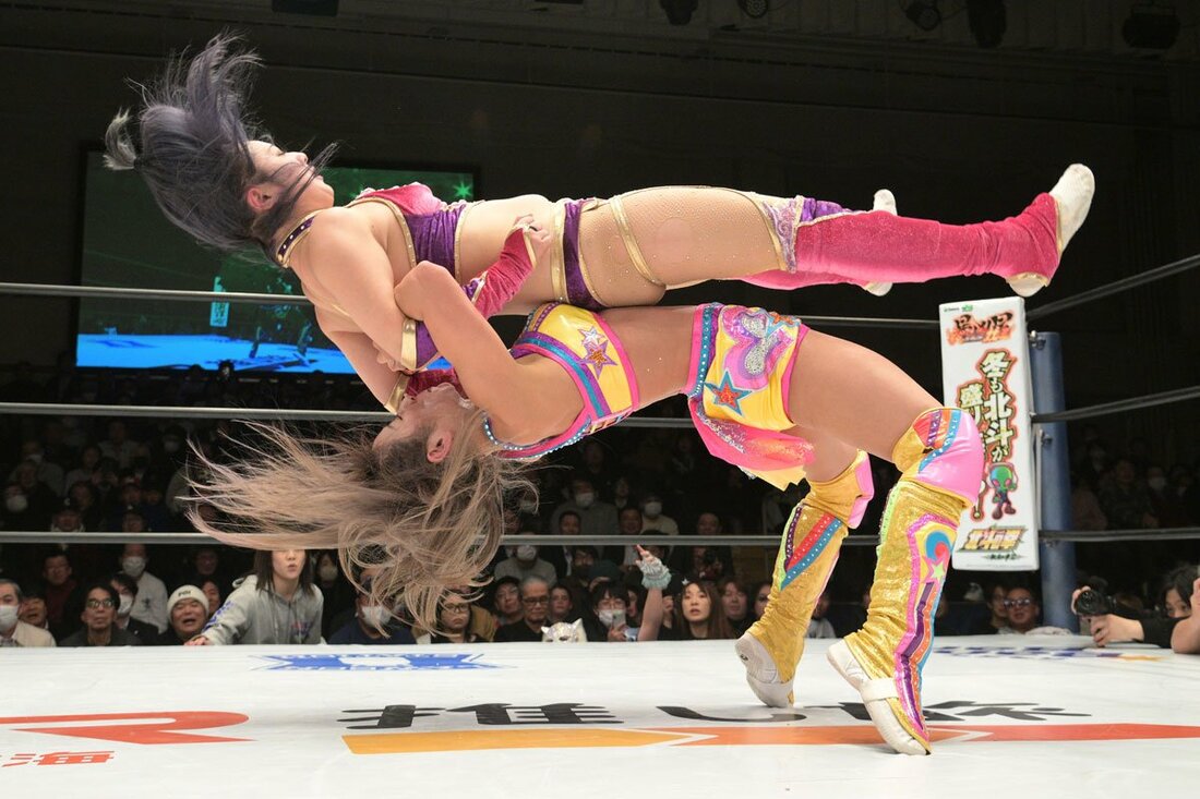 姫ゆりあ(上)を仕留めたタイガースープレックス