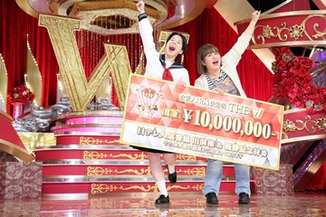 「ＴＨＥ  Ｗ  ２０２２」優勝の天才ピアニスト。左から竹内知咲、ますみ