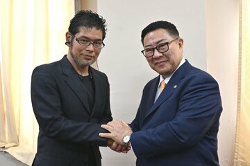 「ＧＰＴｓ説明会」に出席した吉永安智氏(左)と、自民党大阪府議団のしかた松男氏