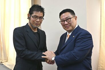 「ＧＰＴｓ説明会」に出席した吉永安智氏(左)と、自民党大阪府議団のしかた松男氏