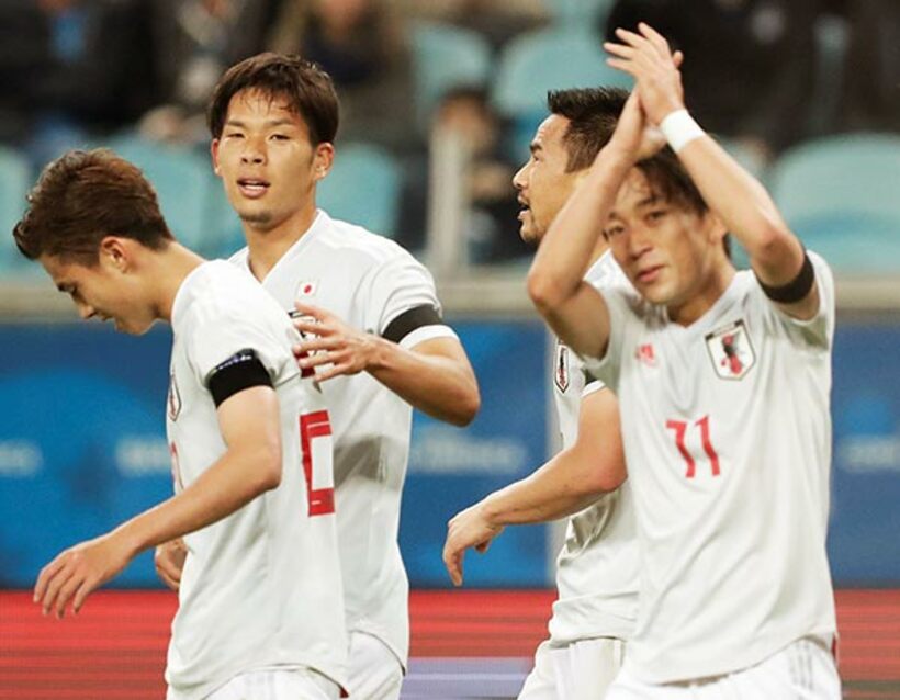  ２点目のゴールを喜ぶ三好（右＝ロイター）