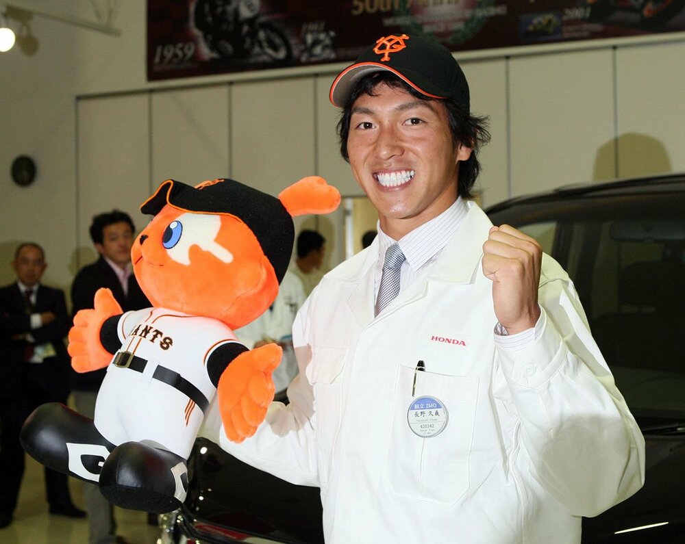 巨人にドラフト１位で指名され、笑顔がはじける長野久義（2009年）