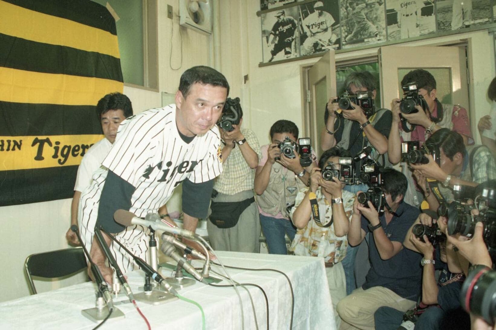 シーズン途中で解任された中村勝広監督（１９９５年）