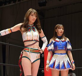 左から赤井沙希と荒井優希(東スポWeb)