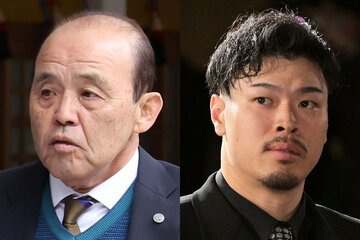 阪神の岡田彰布オーナー付顧問(左)と、今季の契約未更改の佐藤輝明