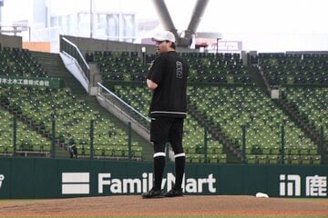 ベルーナでの投手練習で調整するソフトバンクのスチュワート