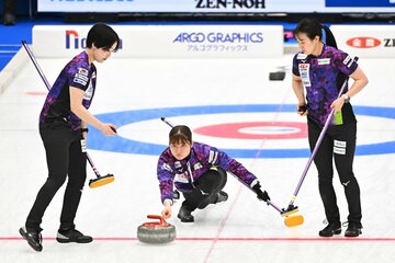 ストーンを放つ北海道銀行・田畑百葉