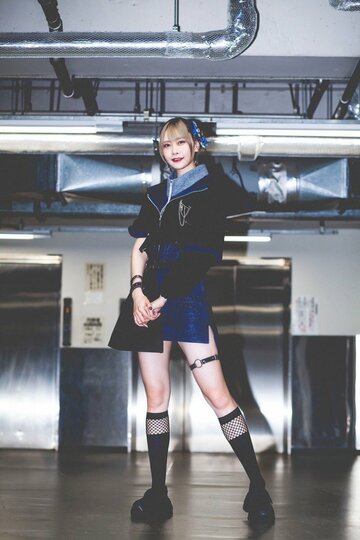 元仮面女子の上下碧