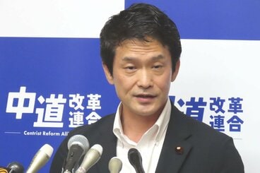 会見する中道改革連合の小川淳也代表