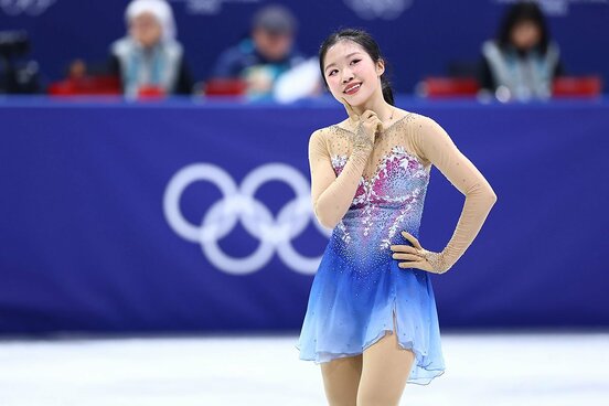 小首かしげるポーズが話題になった中井亜美