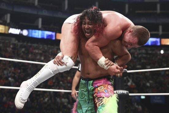 カイル・フレッチャーに敗れた高橋ヒロム(新日本プロレス提供)