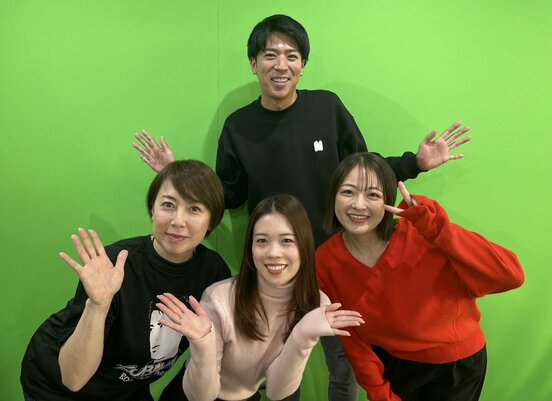 前列左から高尾晶子、牧原真由、柳瀬さき。後列は渡辺裕介