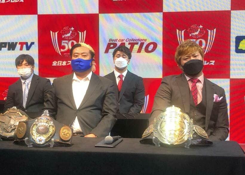  優等生化した諏訪魔（左）に宮原は疑惑の目を向けている（東スポWeb）