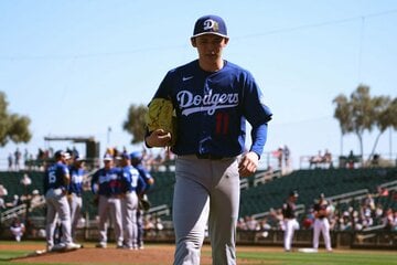 ガーディアンズ戦で降板する佐々木朗希（ロイター）