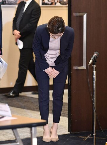 会見に登場した福原愛
