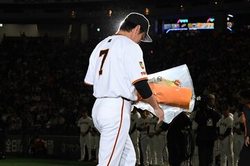 引退セレモニーでも〝らしさ〟を見せていた長野久義