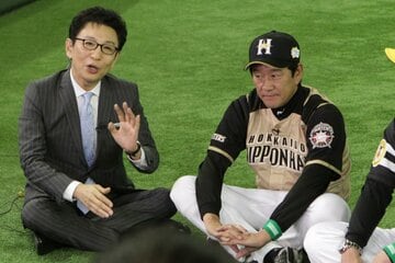 報ステ収録でインタビューする古舘伊知郎（２０１５年）