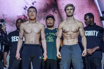 計量をクリアした青木とノースカット(C) ONE Championship