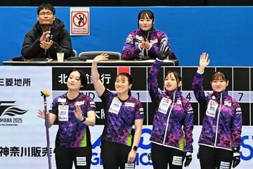 北海道銀行の(前列左から)中島未琴、山本冴、仁平美来、田畑百葉