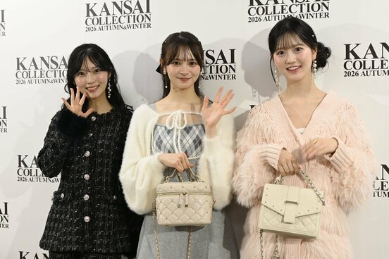 左から佐藤綺星、伊藤百花、八木愛月