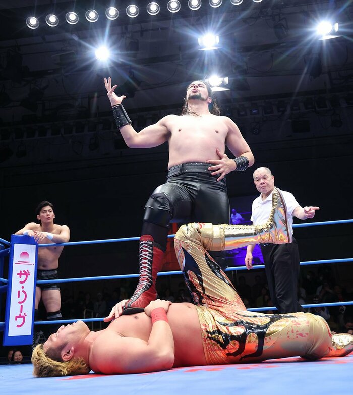 前哨戦で王者・宮原健斗(下)を踏みつけた斉藤ジュン