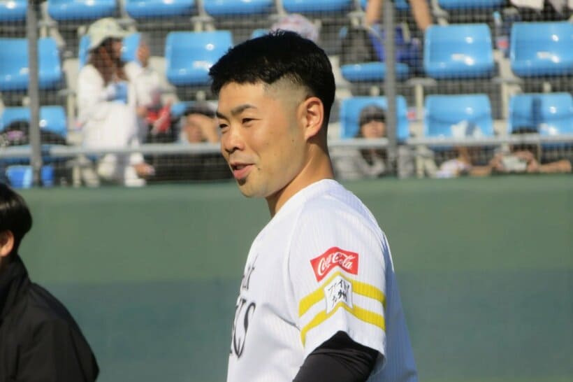 球団主催の野球教室に参加するソフトバンクの近藤健介外野手