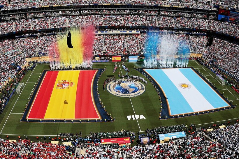 大観衆で埋まったスペインーアルゼンチンの決勝（ロイター）