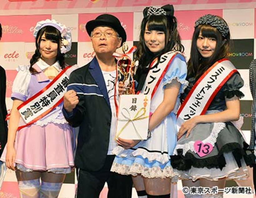 左からあいらさん、高須基仁氏、兎月あやねさん、さくさん