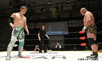 無観客の中、３０分近くにらみ合った潮崎と藤田