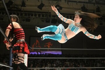 古沢稀杏をキックで攻める儛島エマ