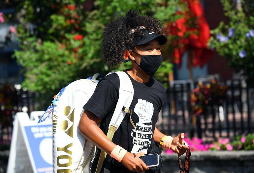  「ＢＬＭ」のＴシャツで会場入りした大坂（ロイター）