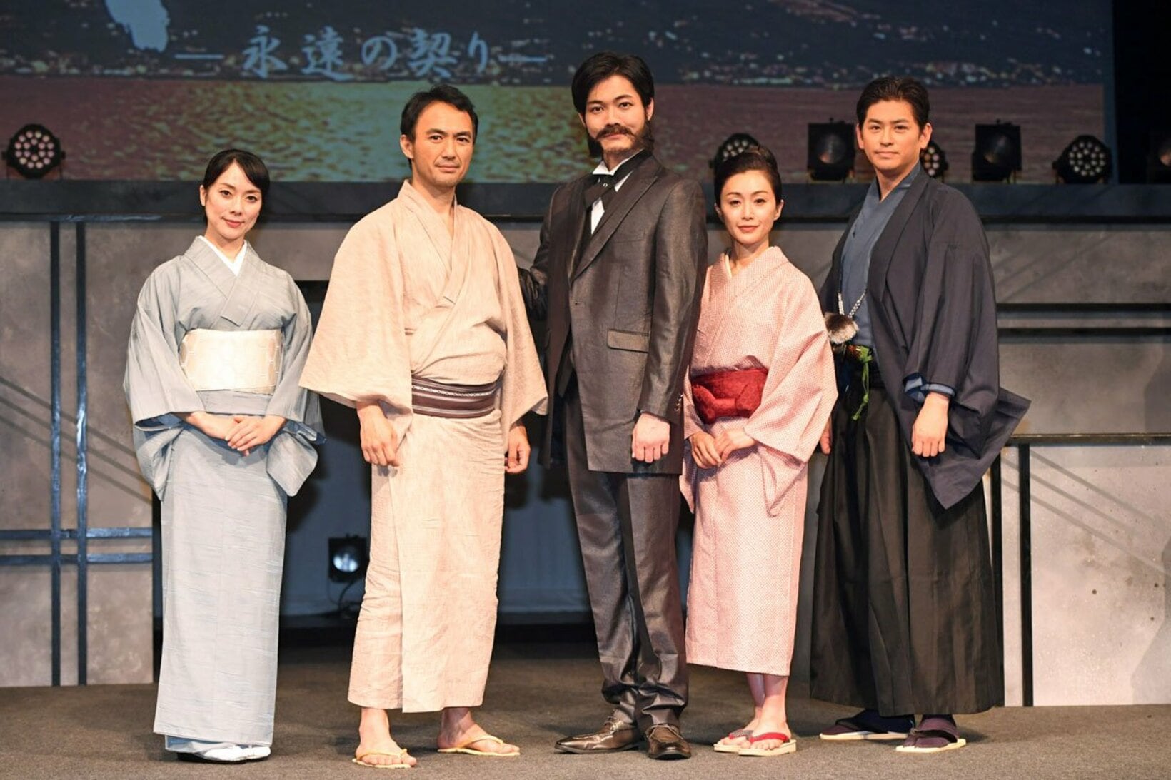 （左から）棚橋幸代、田村幸士、佐藤弘樹、酒井法子、賀集利樹