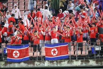 スタンドから声援を送った北朝鮮サポーター