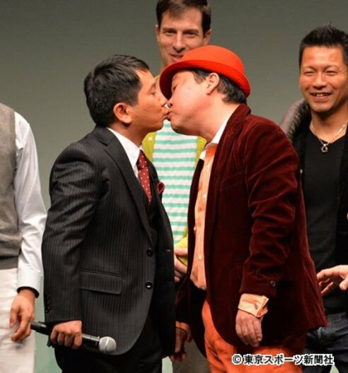 爆笑・田中とダチョウ上島が「禁断のキス」 | 東スポWEB