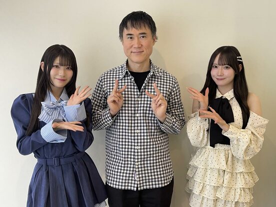 左から河村優愛、高須幹弥院長、大村杏