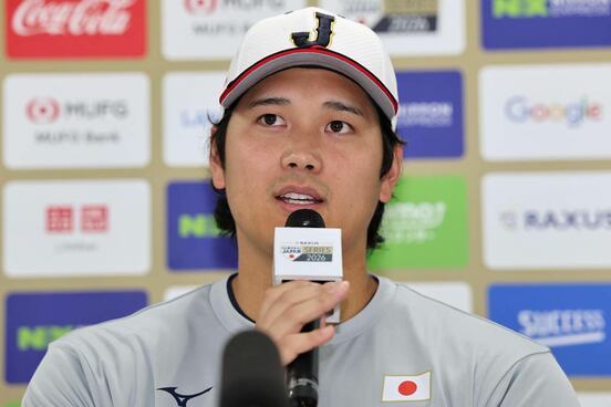 会見に臨んだ大谷翔平