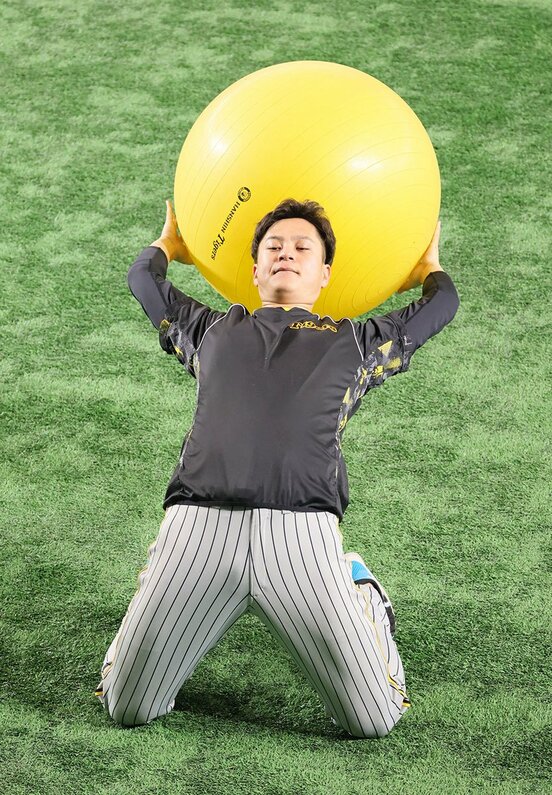 アップをする阪神・大竹耕太郎