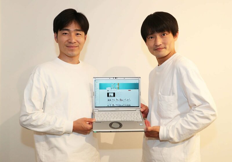  ジャルジャルのユーチューブチャンネルをアピールする後藤淳平(左)と福徳秀介