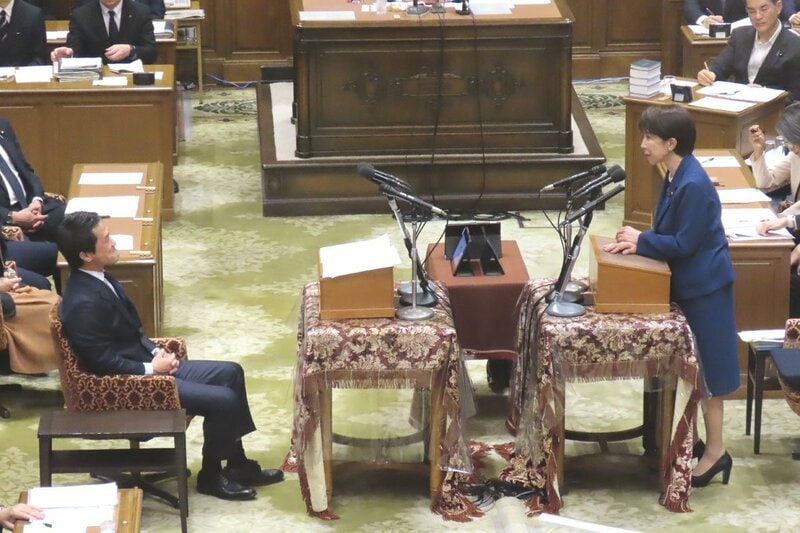 中道・小川淳也代表（左）に反撃した高市早苗首相