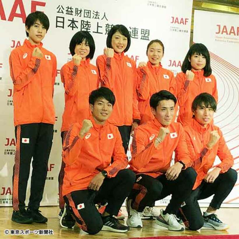  会見に臨んだマラソン男女代表