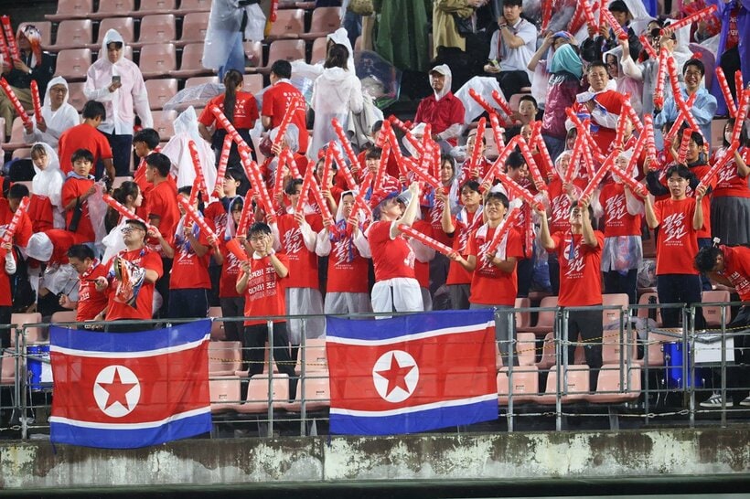 スタンドから声援を送った北朝鮮サポーター