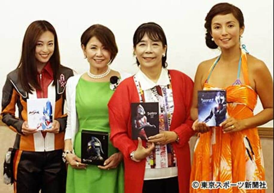 左から滝裕可里、ひし美ゆり子、桜井浩子、吉本多香美