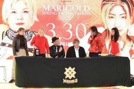 会見に出席した(左から)山岡聖怜、高橋奈七永、ロッシー小川代表、長与千種代表、彩羽匠、暁千華（©マリーゴールド）