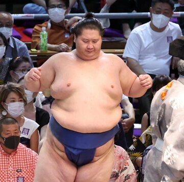  初優勝を飾った逸ノ城（東スポWeb）