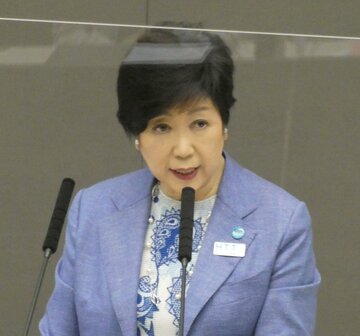  決意表明した小池都知事（東スポWeb）