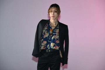 ポーズを決める渋谷龍太