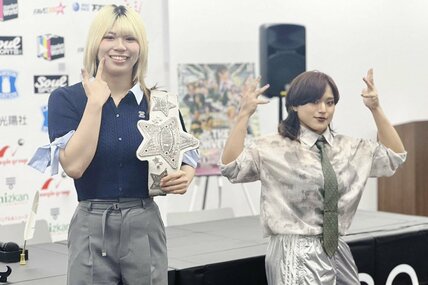 タッグパートナーの飯田沙耶(右)を挑戦者に指名したワンダー王者・羽南