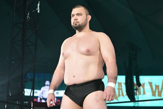 衝撃のプロレスデビューを飾ったウルフアロン