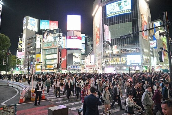 渋谷スクランブル交差点は大混雑
