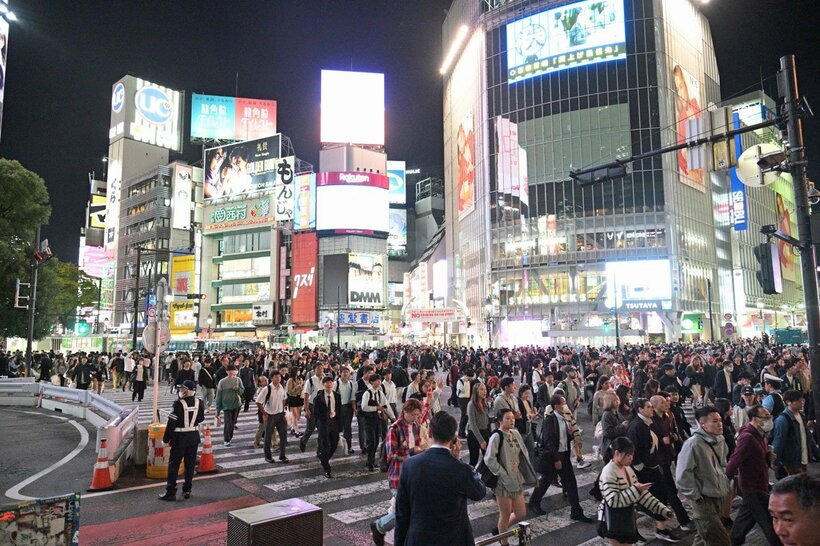 渋谷スクランブル交差点は大混雑